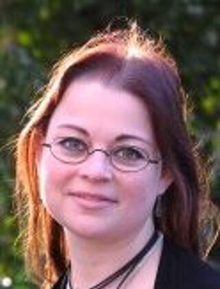 Dr. Nadine Austel