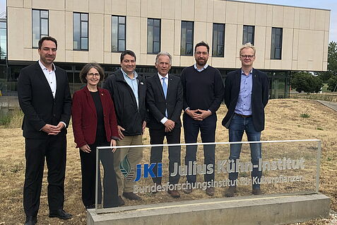 Gruppenbild: from left: Til Feike (JKI), Sabine Lieberz (@FASeurope), Bryan Purcell (@USDAForeignAg), JKI-President Prof. Frank Ordon, Leif Erik Rehder (@FASeurope), Dr. Florian Bittner (JKI-Researchcoodinator)