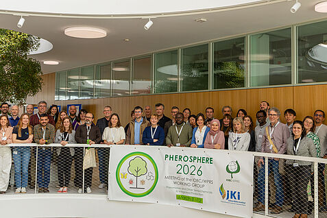Attendees of the Pherosphere2026-Meeting of the IOBC-Working Group „Pheromones and Other Semiochemicals in Integrated Production” at the JKIs modern research facilities at Dossenheim, near Heidelberg. © S. Faus/JKI