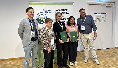 Hanna Komischke (centre) receiving a poster award at the CBC 2026 conference. Photo: Rico Fischer