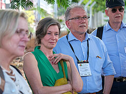 v.l. Präsidentin des Landfrauenverbands Petra Bentkämper und BÖLW-Vorstand Tina Andres  mit JKI-Präsident Ordon im Stadtgarten in Belo Horizonte.